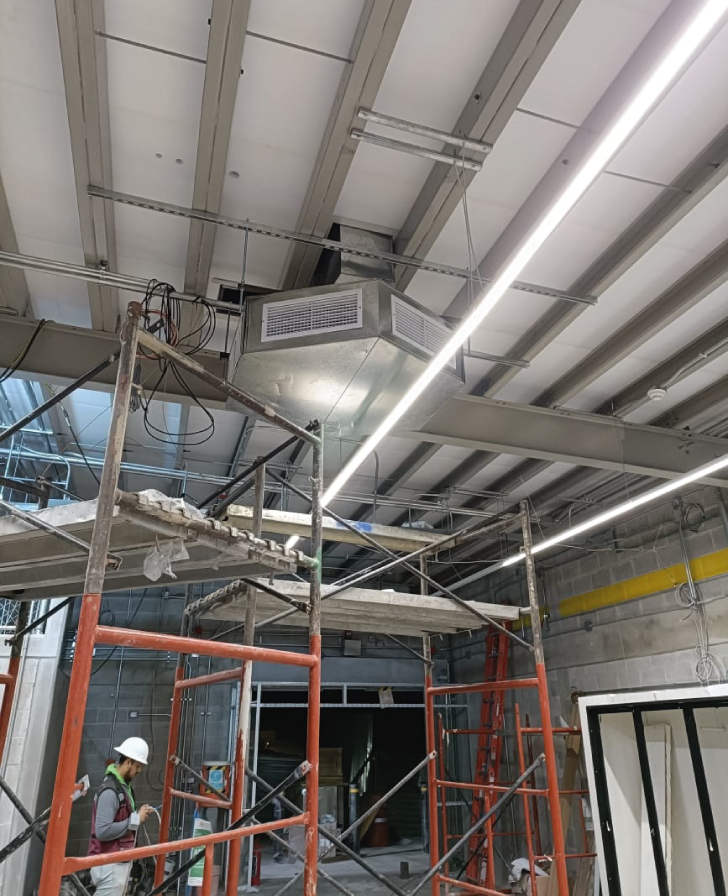 Instalación de ductería HVAC en local comercial